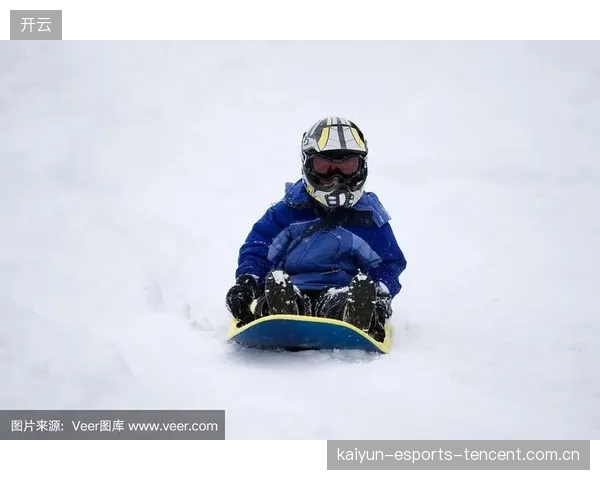 极限雪橇高速下滑惊险无比